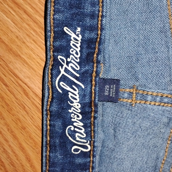 Universal Thread - Picture 3 of 4